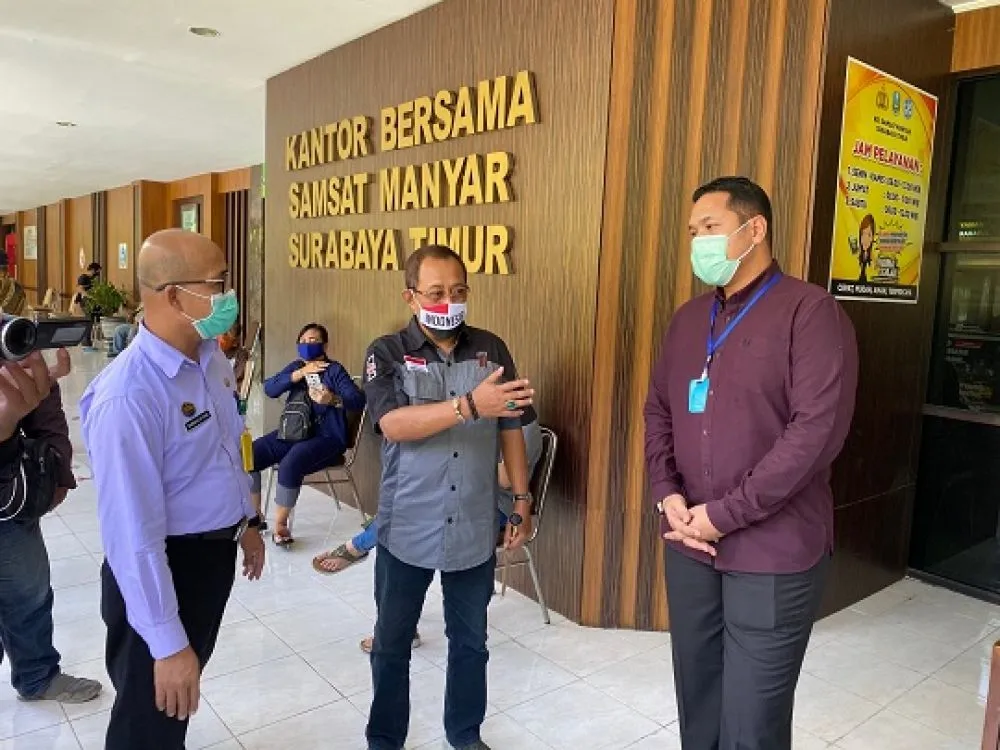 Armuji Cek Kerumunan di Kantor Samsat Manyar