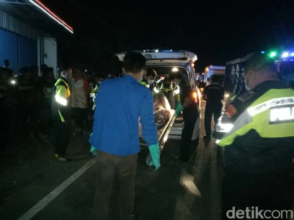 Mobil Ditumpangi Anggota Dewan Tulungagung Tabrakan, 1 Pemotor Tewas