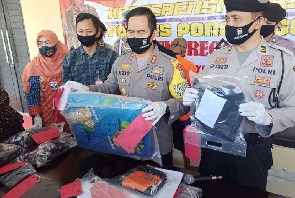 Ngaku Bisa Bersihkan Aura Negatif
