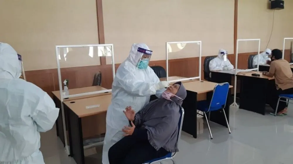 Rapid Tes Reaktif, 8 Pegawai Bakesbangpol Jatim di Swab Tes