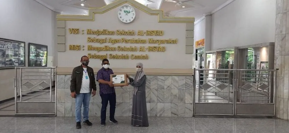 Al - Irsyad dan HIPMI Surabaya Beri Bantuan Guru Terdampak Covid