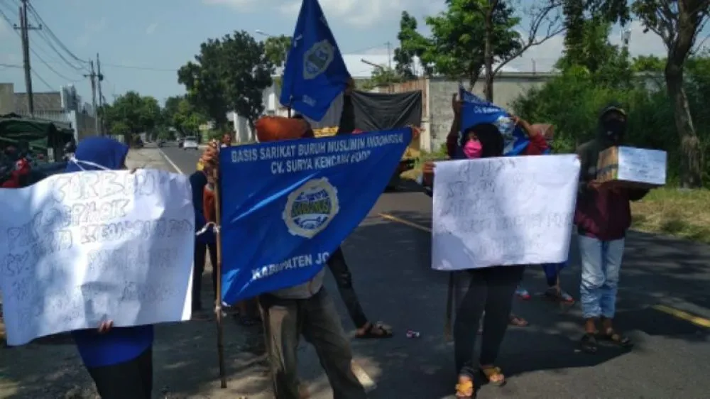 Aksi Buruh Soal PHK Sepihak, Disnaker Jombang  Ngaku Tak Tahu