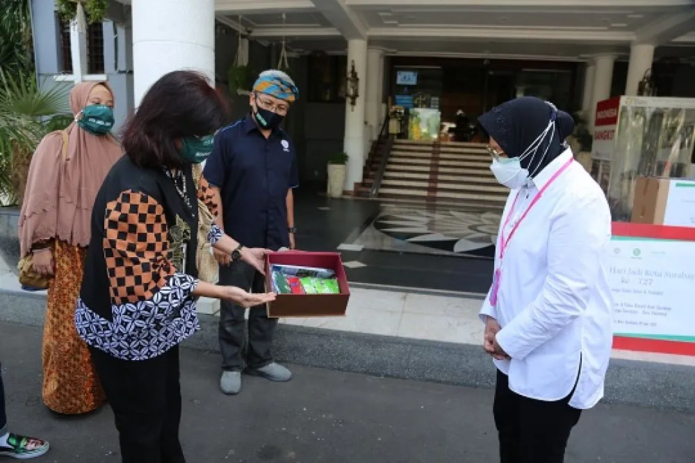 UNAIR dan UNICEF Berikan Ribuan Masker