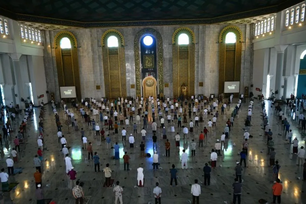 Masjid Gelar Sholat Jumat, Gereja Masih Ibadah Online