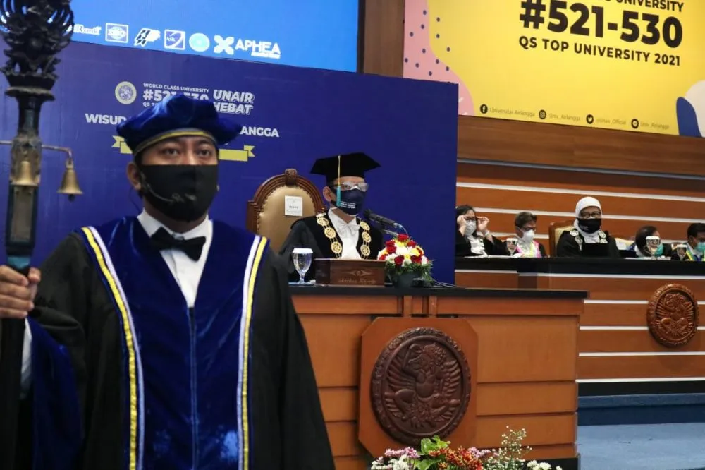 Wisuda Daring, Rektor Kukuhkan 704 Mahasiswa