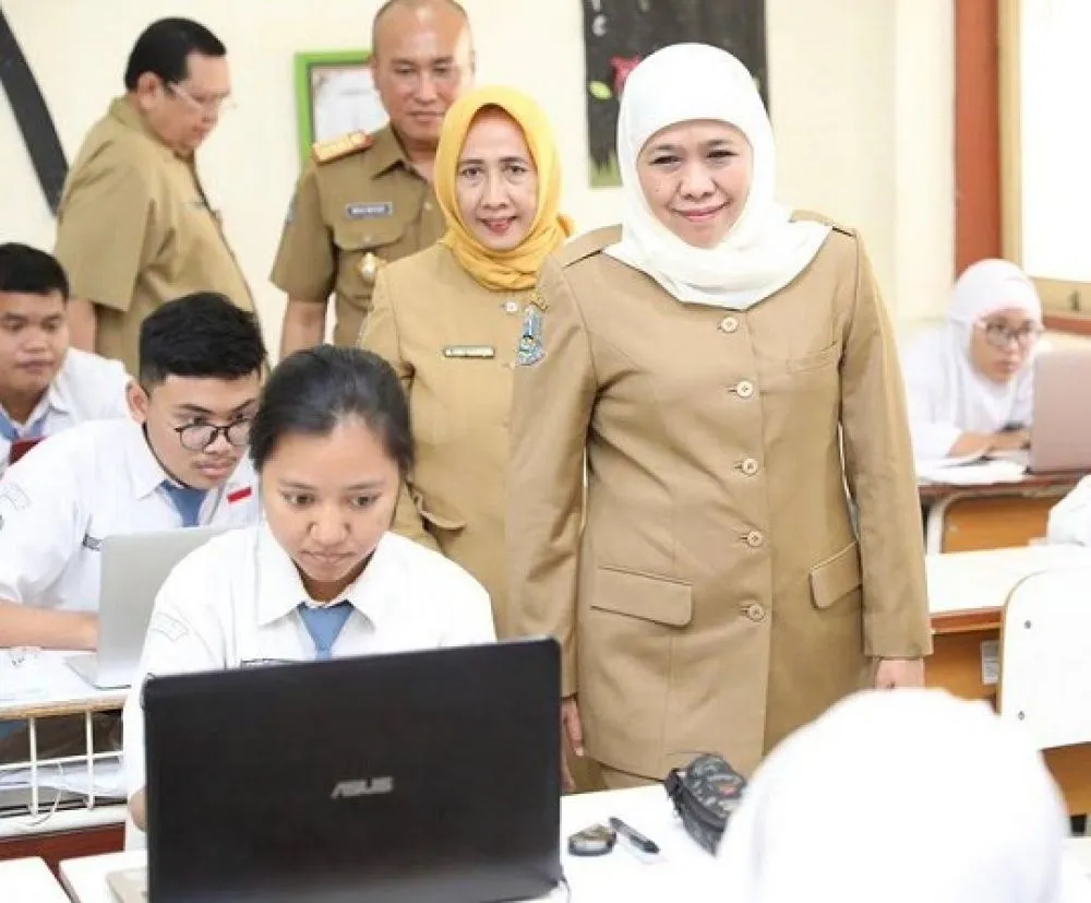 Gubernur Khofifah Minta tak Ada Sumbangan SPP SMA-SMK