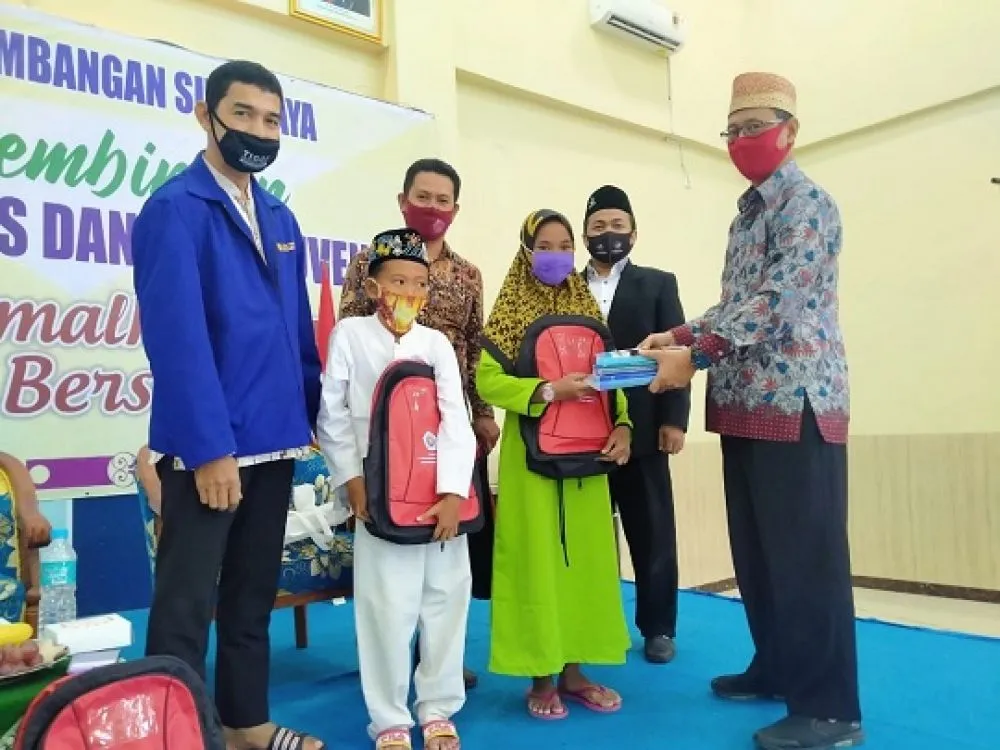 Rumah Pintar Matahari Dapat Bantuan Alat Tulis