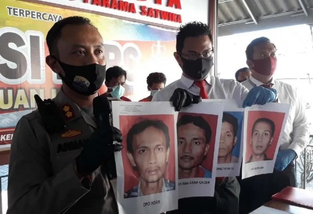 Polisi Buru 7 Tersangka Kasus Bongkar Peti Jenazah Covid-19
