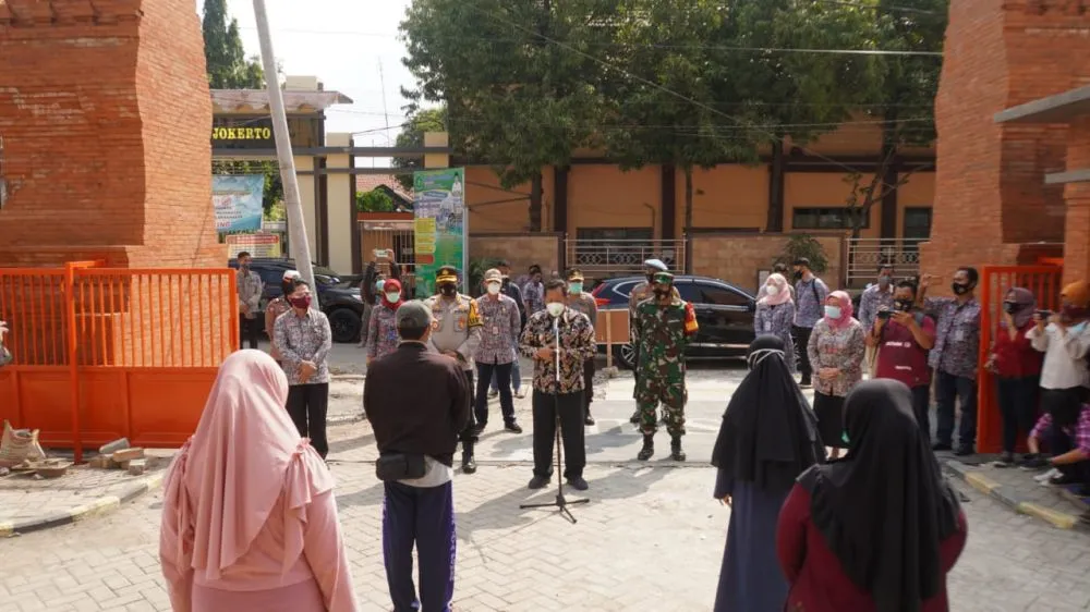Bebas Covid-19, Puluhan Orang Dilepas dari Rusunawa
