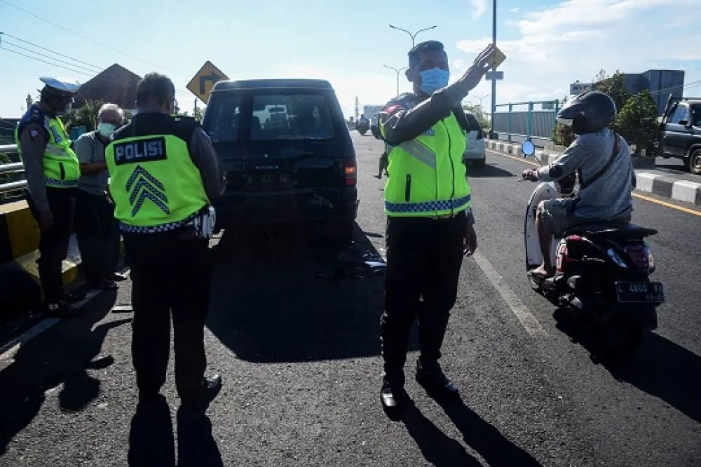 Motor Tabrak Mobil di FlyOver Pasar Kembang