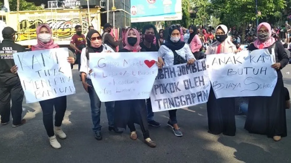 Ratusan Pelaku Seni dan PSJ di Jombang Gelar Aksi Unras