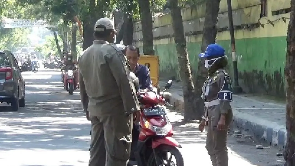 Ratusan Pengendara Motor di Jombang Terjaring Razia Masker