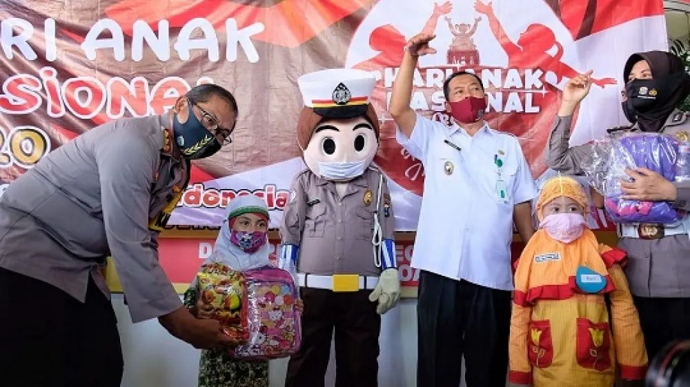 Polisi Lindungi Anak dari Bahaya Covid-19