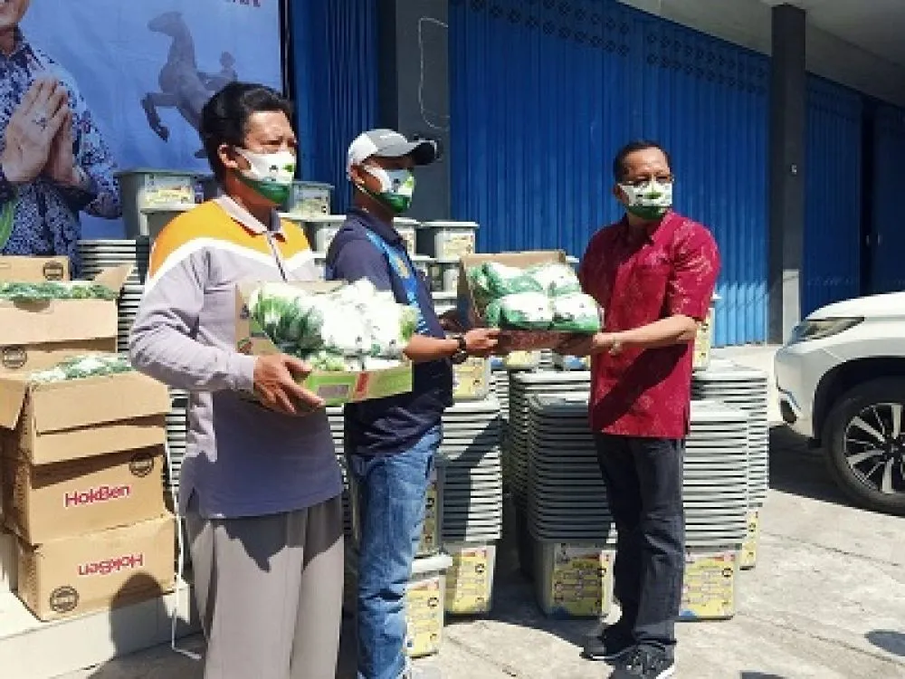 Setiajit Berikan APD ke Warga Tuban