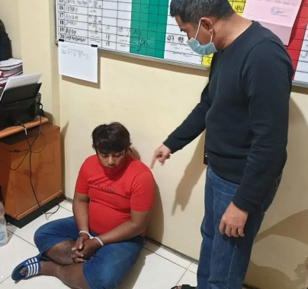 Palak Kaum Hawa, Ancam Tunjukkan Alat Vitalnya