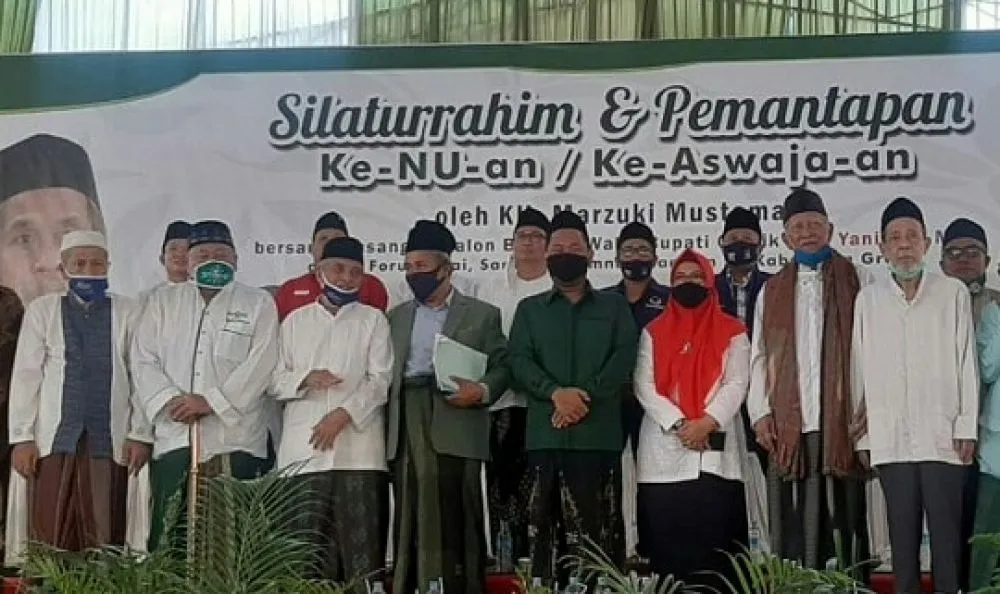 Forum Pesantren Gresik Dukung Paslon Gus Yani - Ning Min