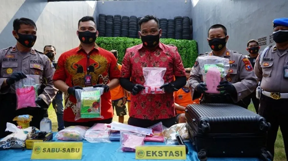 Terlibat Jaringan Narkoba, Dua Polisi Ditembak