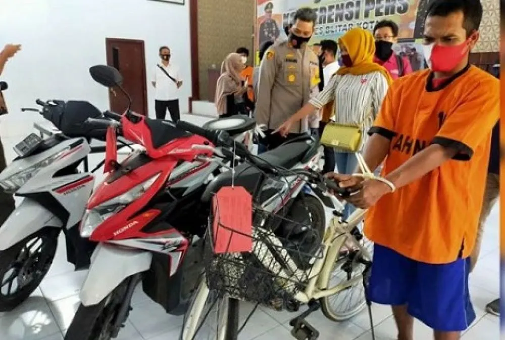 Residivis, Jambret HP Pakai Sepeda Angin