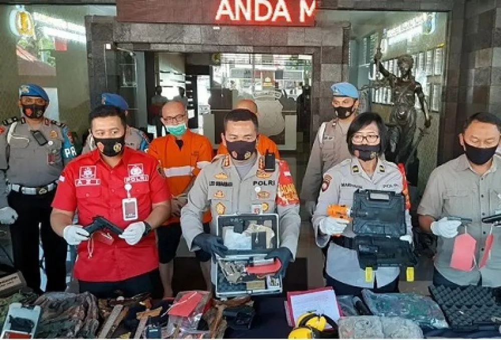 Jual Beli Pistol Illegal, 2 Pria di Malang Dibekuk