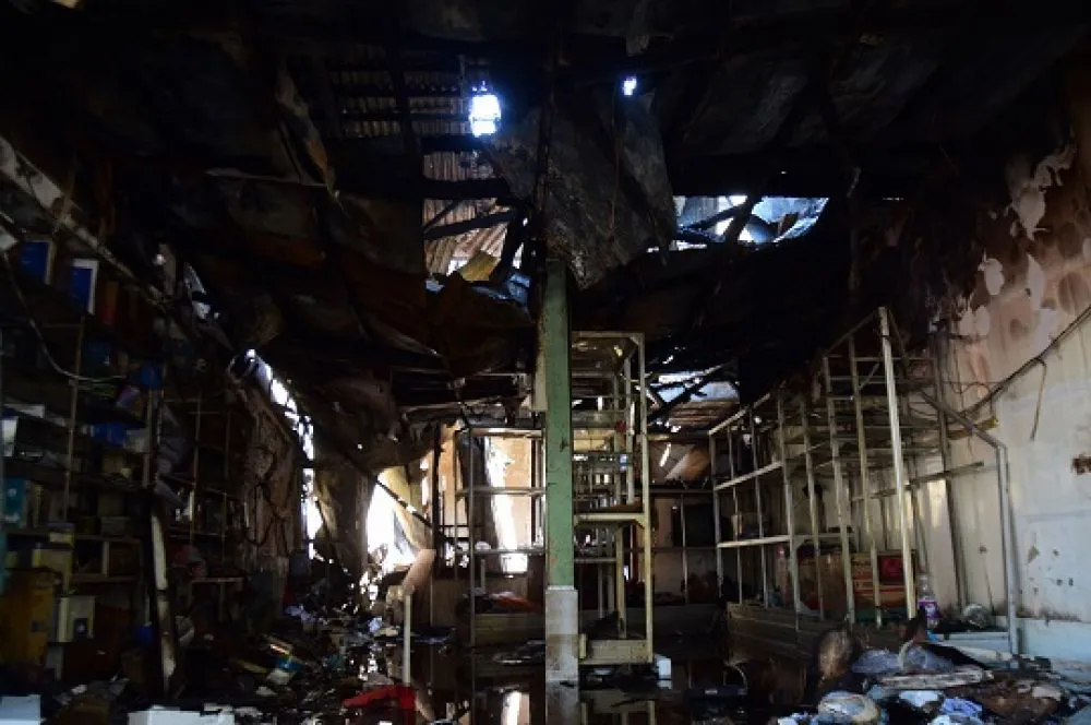 Tak Ada Ventilasi Udara, Akses Pintu Cuma Satu, Kabel pun Berserakan