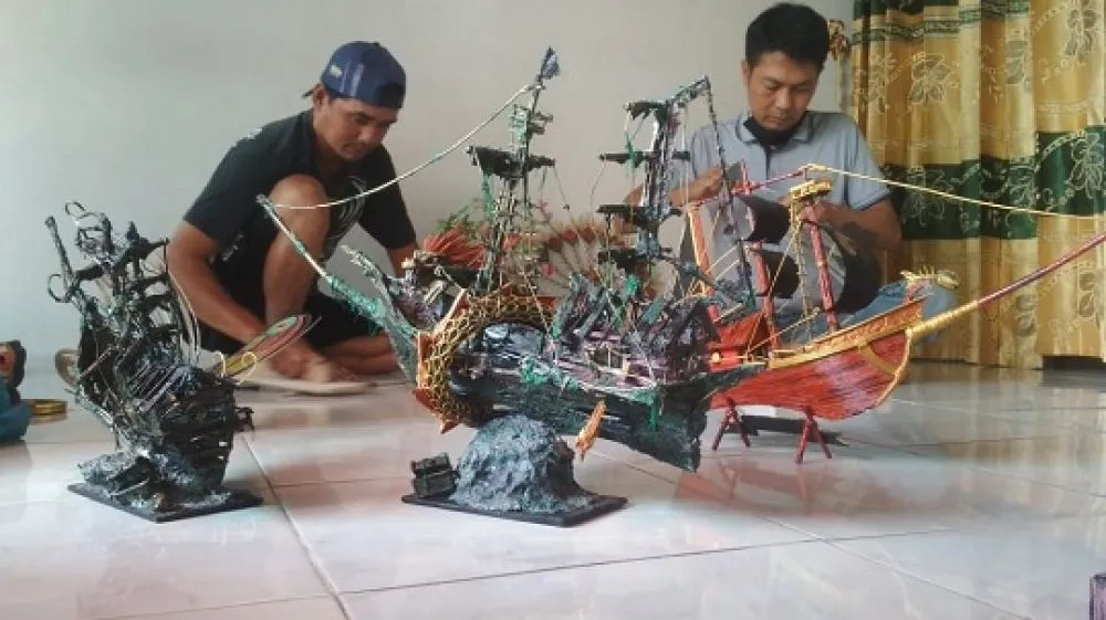 Berbahan Koran Bekas, Pria di Jombang Hasilkan Jutaan Rupiah