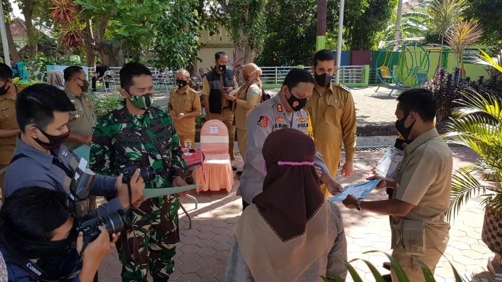 Pulihkan Sektor Pariwisata, Pemkot Probolinggo Serahkan Sertifikat AKB