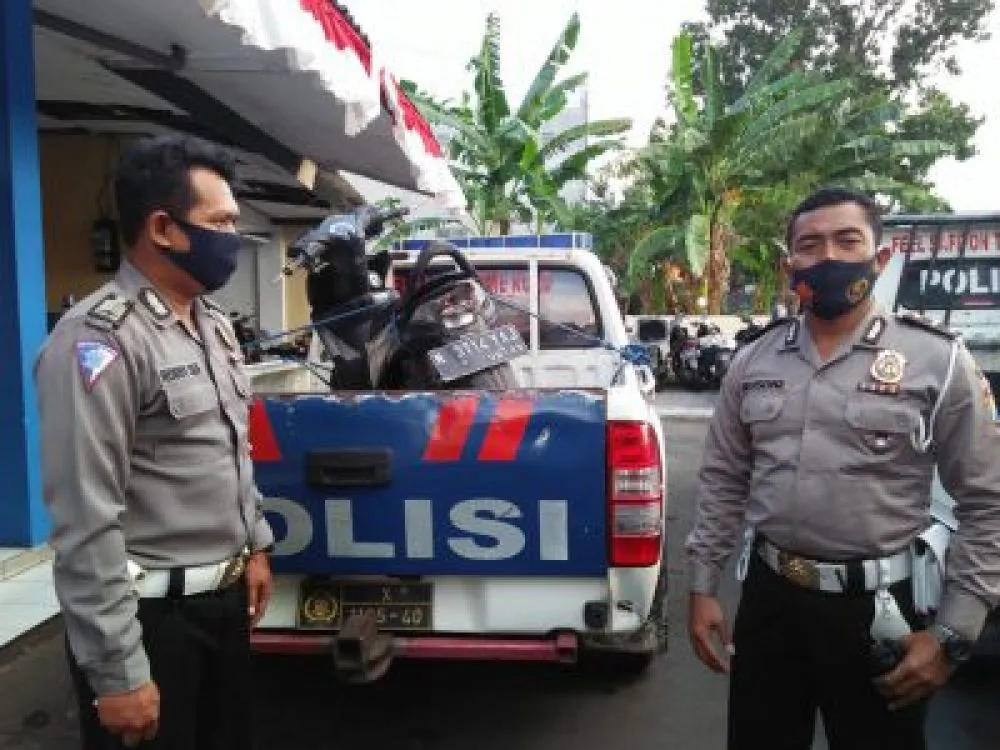 Terobos Lampu Merah, Kakak Beradik Terlindas Truk Gandeng