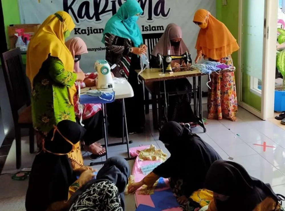Peduli Sesama, Binaan Panti Nyai Walidah Produksi Masker Kain