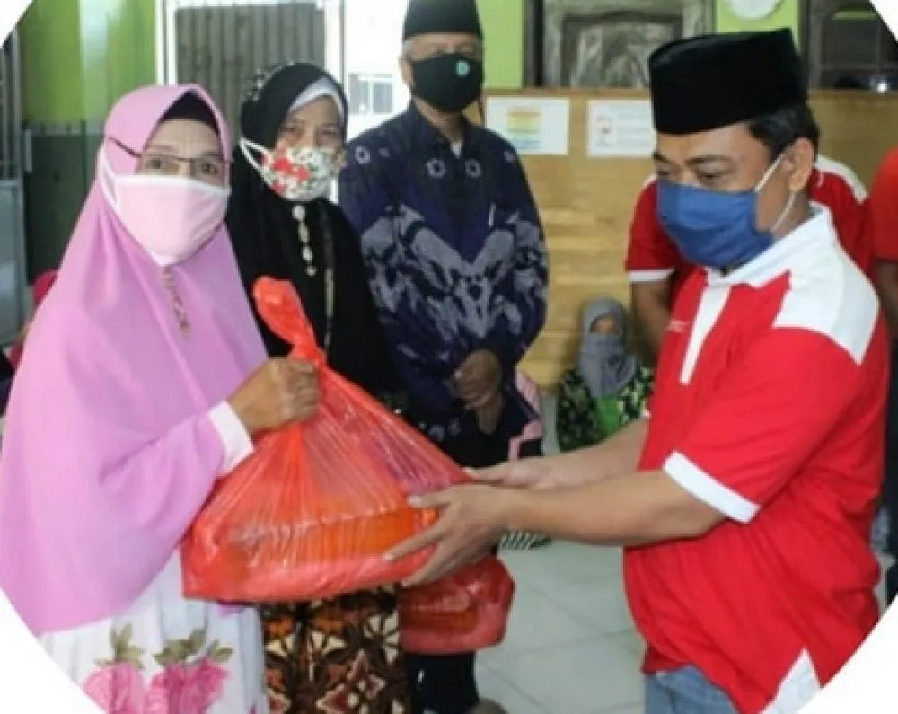 FKUB Sidoarjo Bagikan 100 Sembako Warga Terdampak Covid-19