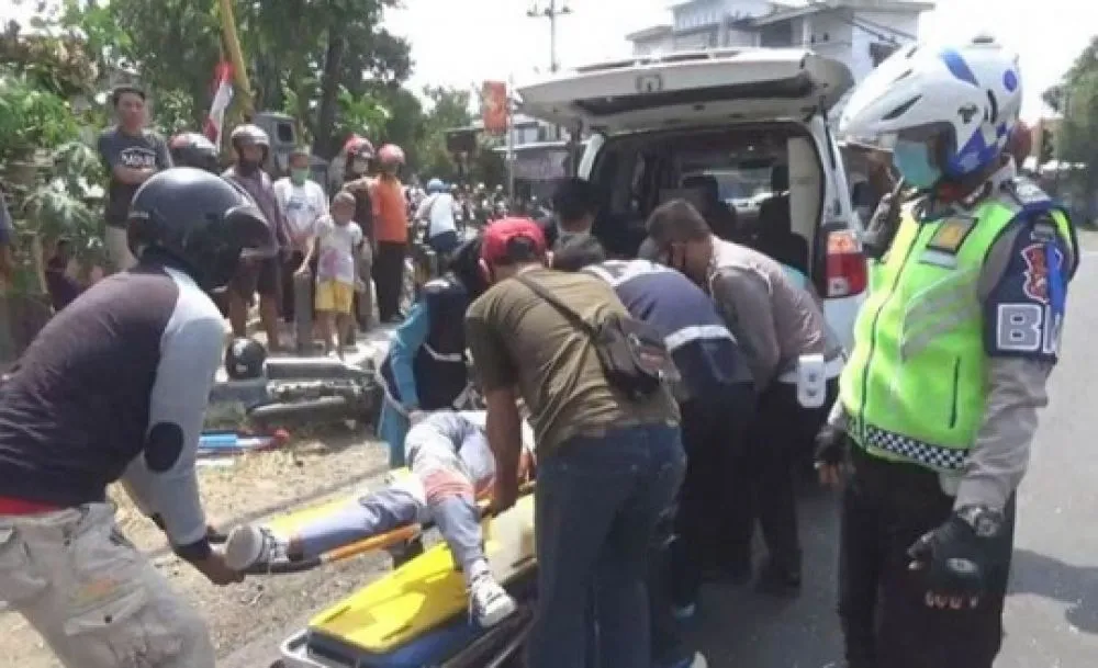 Terobos Lampu Merah, 2 Pelajar Ditabrak Truk