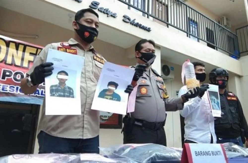 Ditemukan Pria Tewas di Surabaya dengan Luka Tusuk, Dua Pelaku Dibekuk