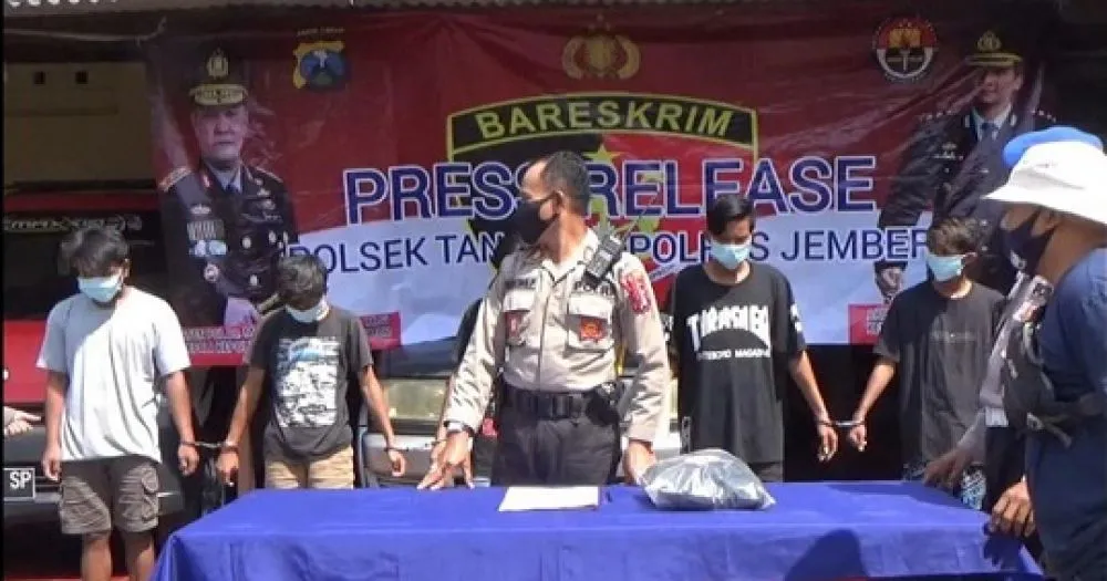 Dicekoki Miras, Siswi SMA Digilir 8 Pemuda di Kebun Karet