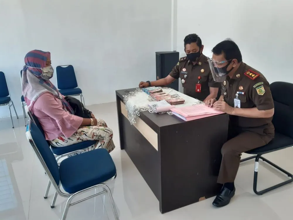 Hapus Hukuman Kurungan, Eks Anggota DPRD Bayar Rp 100 Juta