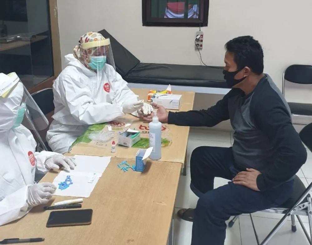 Cegah Covid, Pimpinan dan Anggota Dewan Lamongan di Rapid