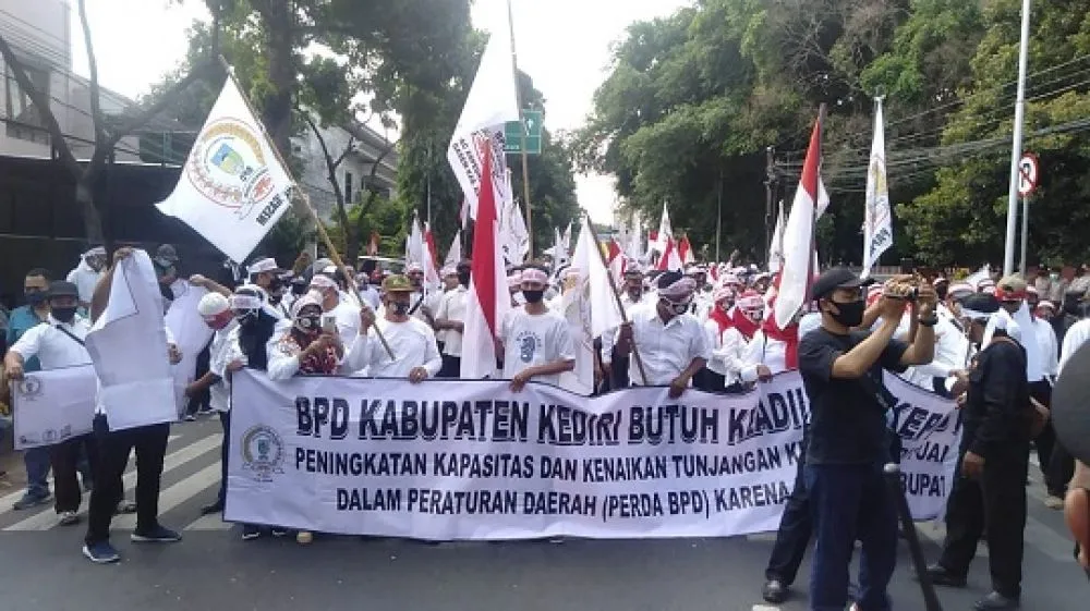 Ribuan BPD Kab Kediri Demo Minta Honor Naik