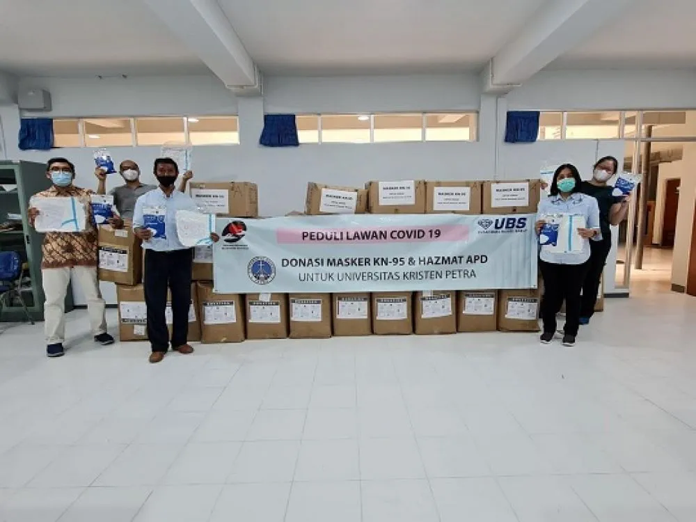 UK Petra Kembali Salurkan 3040 APD dan 4000 Masker