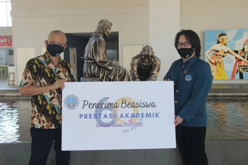 Gelontorkan Rp 4 M, UK Petra Berikan Beasiswa 403 Mahasiswa