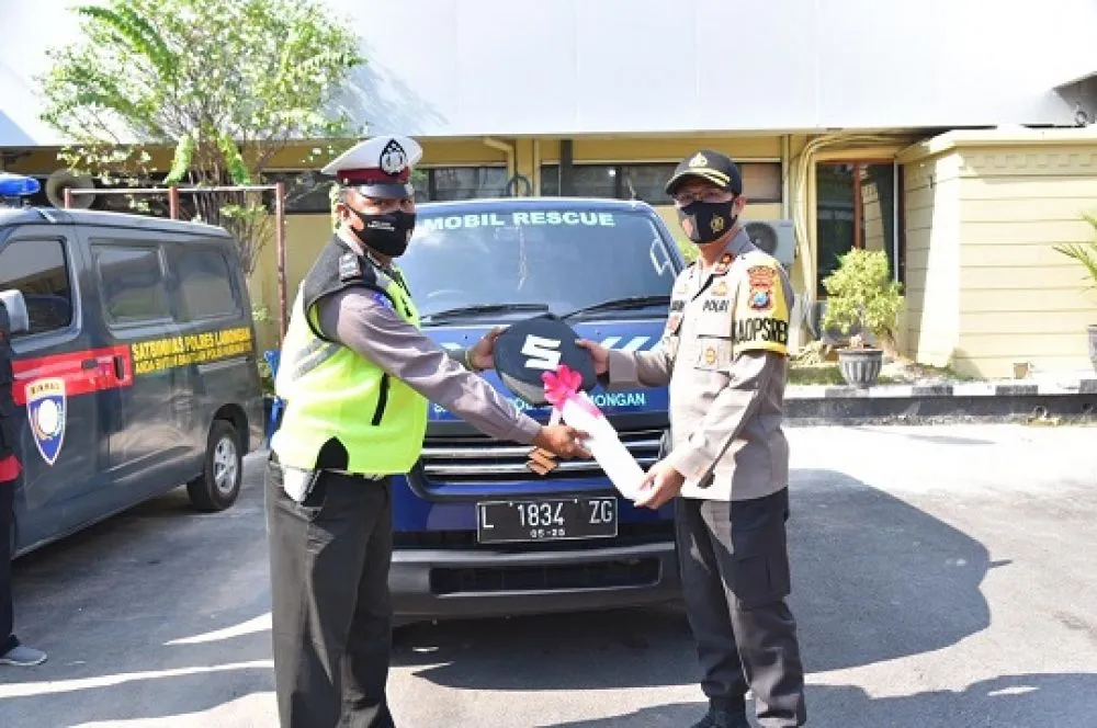 Kapolres Lamongan Beri Mobil Rescue Yayasan BBA