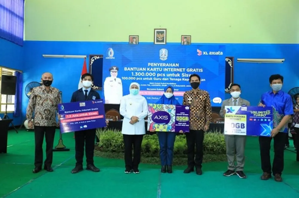 Gubernur Bagikan Rp 1,3 Jt Kuota Gratis Untuk Pelajar SMA, SMK dan SLB
