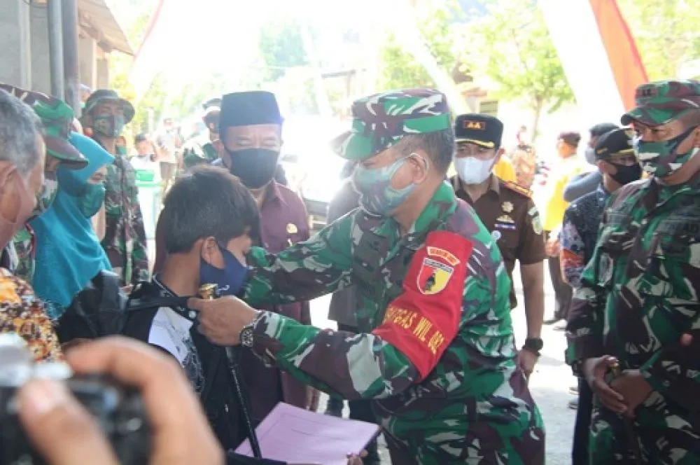 TMMD, Dandim dan Forkopimda Salurkan Bantuan Perlengkapan Pendidikan