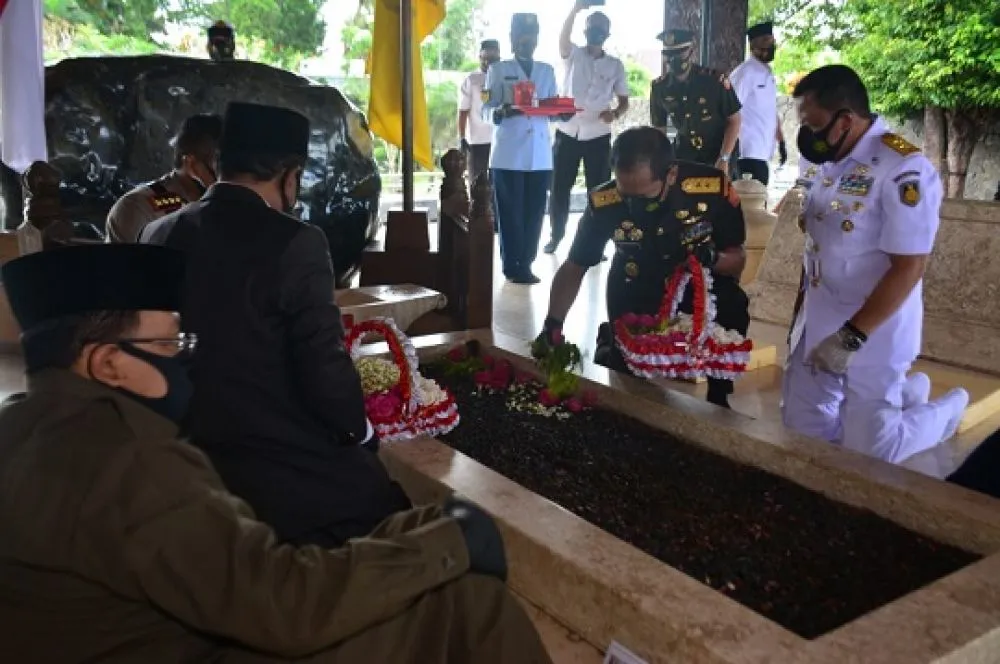 Pangdam V/Brawijaya Ziarah ke Makam Bung Karno