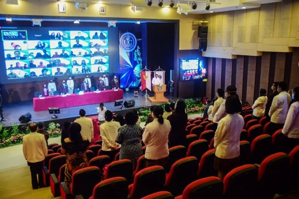 Janji Dokter Muda Angkatan Perdana Universitas Ciputra Surabaya