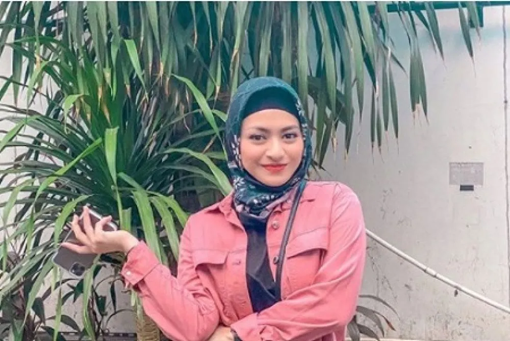 Jalani Hidup Sebagai Mualaf, Nathalie Hapus Tato dan Sumbangkan Baju