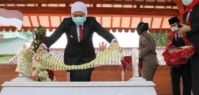 Khofifah - Emil Ziarah Gubernur Pertama Jatim
