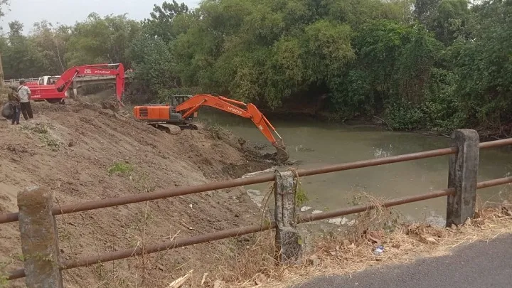 PUPR Jombang Normalisasi Kali Ngotok Ring Kanal