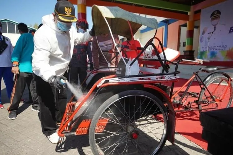 Siap Jadi Kota Wisata, 250 Becak Kumuh Kota Madiun Dicat Warna-warni