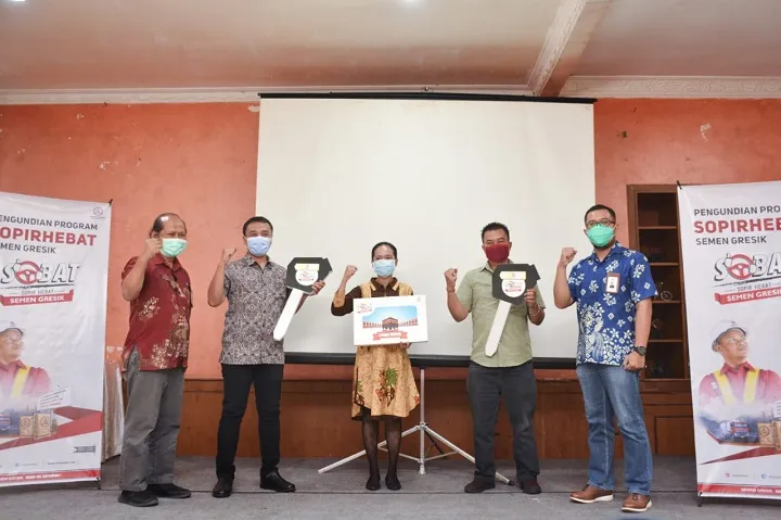 SIG Serahkan Hadiah Ibadah Umrah kepada Pengemudi Berprestasi