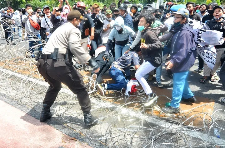 Remaja Ikut Demo Diblacklist Agar Sulit Cari Pekerjaan