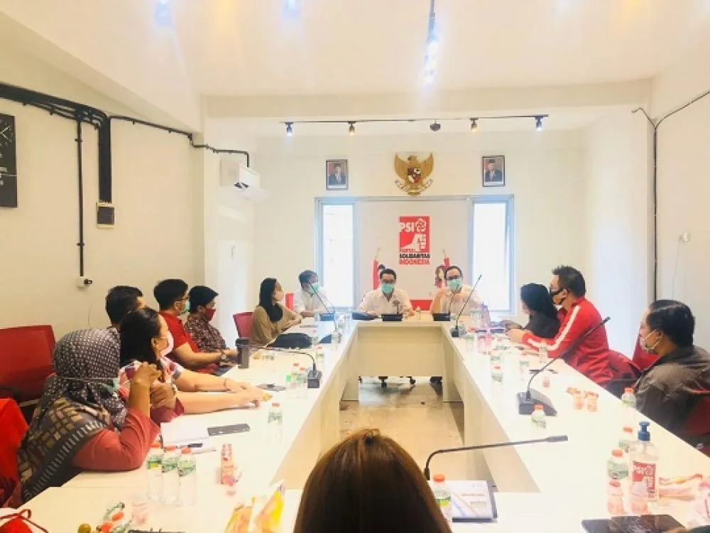 DPD PSI Resmi Berikan SK Lanjutkan Risma Menangkan Eri