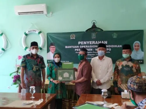 Ratna Juwita Serahkan BOP ke-27 Lembaga